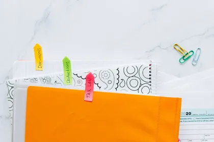Documents fiscaux sur un bureau
